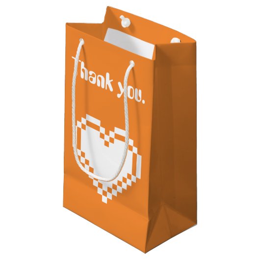 Nos cœurs 8 bits dans un sac cadeau orange (Devant Angle)