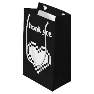 Nos coeurs à 8 bits dans le sac noir de cadeau