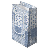Nostalgique Indigo Faux Patchwork Petit sac cadeau (Devant Angle)