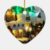 Nostalgisch bergdorp tegen sneeuwscene keramisch ornament (Achterkant)