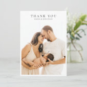 Note de faire-part de naissance simple et moderne (Debout devant)