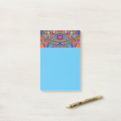 note de post-it de motif de coeur (Sur un bureau)