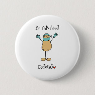 Noten over Doctoring Ronde Button 5,7 Cm