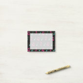 Notes de musique rose et sarcelle sur des Post-it® (Sur un bureau)