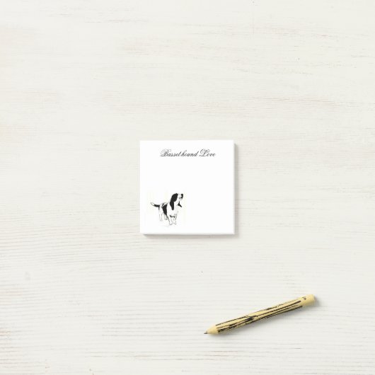 Notes de post-it de chien de basset (Sur un bureau)