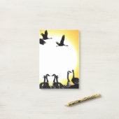 Notes de post-it de faune d'oiseaux d'oies de grue (Sur un bureau)