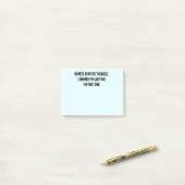 Notes de post-it drôles de la répétition vous-même (Sur un bureau)