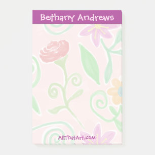 Notes de post-it sur bloc-notes floral joliment pe