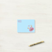 Notes de post-it sur la fleur d'abeilles mignonnes (Sur un bureau)