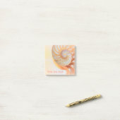 Notes Post-It coquille de nautile (Sur un bureau)