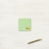 Notes Post-It de dachshund Hot Dog (Sur un bureau)