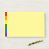 Notes post-it de la fierté arc-en-ciel (Sur un bureau)