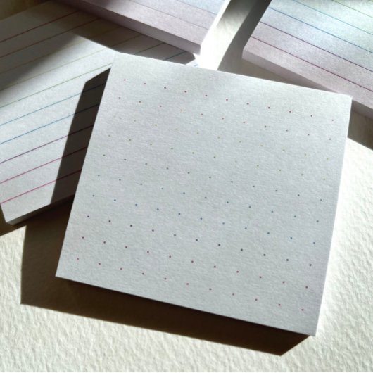 Notes post-it de la grille de points arc-en-ciel