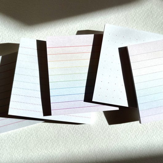 Notes post-it de la grille de points arc-en-ciel