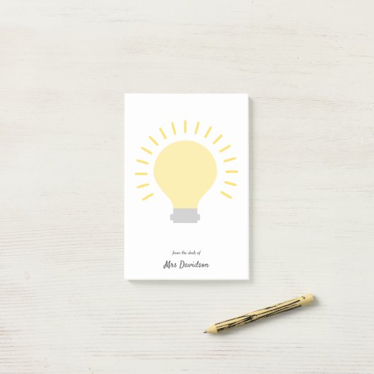 Notes post-it de l'ampoule de l'enseignant (Sur un bureau)