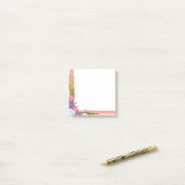 Notes post-it de l'écrasement de corail (Sur un bureau)