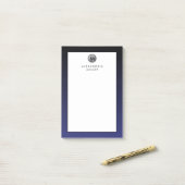 Notes post-it de Monogramme en argent bleu marine (Sur un bureau)