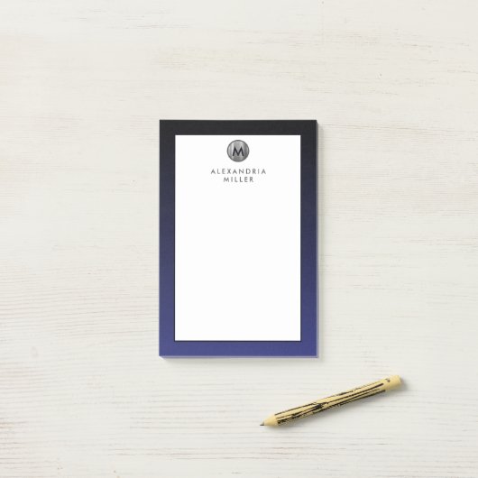 Notes post-it de Monogramme en argent bleu marine (Sur un bureau)