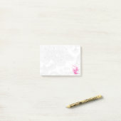 Notes post-it d'oiseaux roses et de fleurs (Sur un bureau)