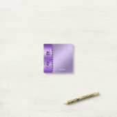 Notes post-it florales pourpres (Sur un bureau)