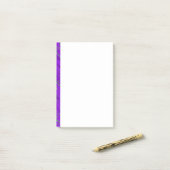 Notes post-it marbrées violettes (Sur un bureau)