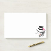 Notes Post-it® pour une femme avec Casquette (Sur un bureau)