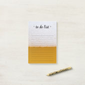 Notes Post-it® sur la texture de la bière (Sur un bureau)