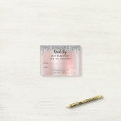 Notes post-it® sur le rendez-vous des ongles (Sur un bureau)