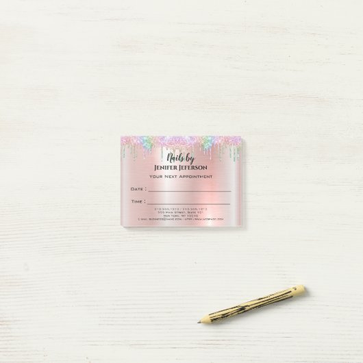 Notes Post-it® sur le rendez-vous des ongles (Sur un bureau)