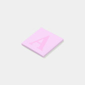 Notes Post-it® sur monogramme rose personnalisé (Incliné)