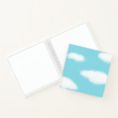 Notitieboek met Blauwe Lucht en Donzige Wolken (Binnen)
