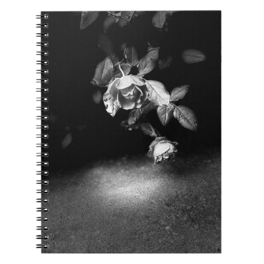 Notitieboek van zwarte en witte bloemen (Voorkant)