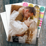 Notre Mariage photo Big Day<br><div class="desc">Wedding planner avec votre photo préférée sur le devant - personnalisée avec vos détails en lettres chic. Le planificateur comprend des mises en page mensuelles et hebdomadaires, 12 mois, 60 pages avec couverture souple laminée à l'avant et à l'arrière.</div>