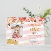 Notre petit Citrouille tourne une invitation (Debout devant)