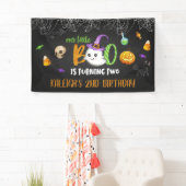 Notre petit garçon va tourner deux bannières d'ann (En situation)