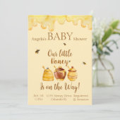 Notre petit miel est en route ! Carte d'anniversai (Debout devant)