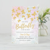 Notre petite papillon invitation pailletée or (Debout devant)