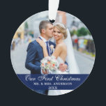 Notre première photo Mariage de Noël bleu<br><div class="desc">Notre premier Mariage de Noël Photo Blue Ornament avec Snowflakes retour.</div>