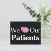 Nous aimons nos patients Carte postale (Debout devant)