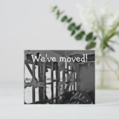 Nous avons déménagé ! carte postale de maison détr (Debout devant)