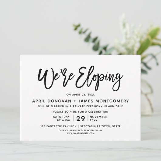 Nous sommes Eloping Brush Typography Faire-part de (Debout devant)