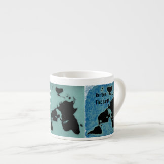 Nouvelle tasse de carte de la terre plate