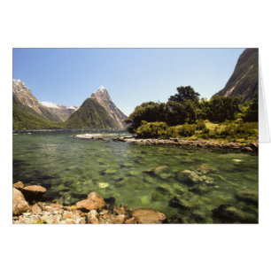 Nouvelle-Zélande, Mitre Peak, & fleuve Bowen entra