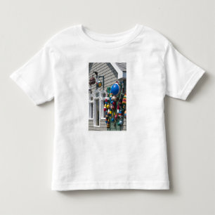 Nova Scotia, Canada. Boei winkel in Blue Rocks in Kinder Shirts