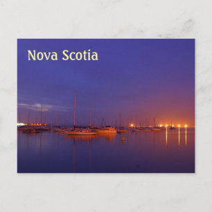 Nova Scotia-zeilboten in marina bij het schemergeb Briefkaart