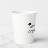 Nu een warme papierbekertje met één graad papieren bekers (Rechts)