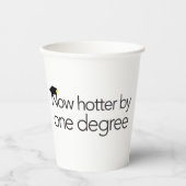 Nu een warme papierbekertje met één graad papieren bekers (Voorkant)