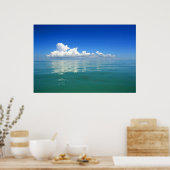 Nuage blanc au-dessus d'une affiche placide de l'o (Cuisine)