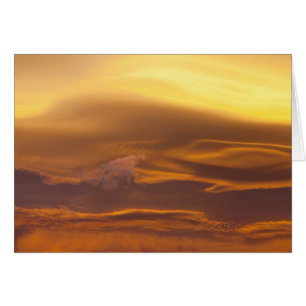 Nuage lenticulaire au coucher du soleil