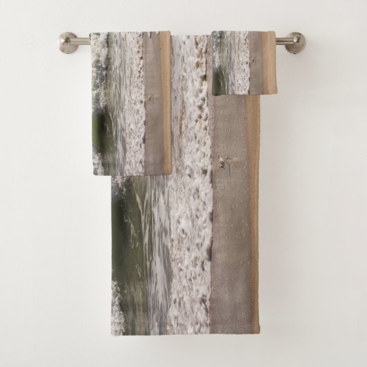 Nuages au-dessus de l'oiseau d'océan et de (En situation)